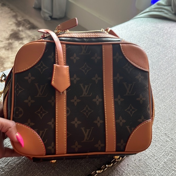 Handbags - Fashionable handbag
